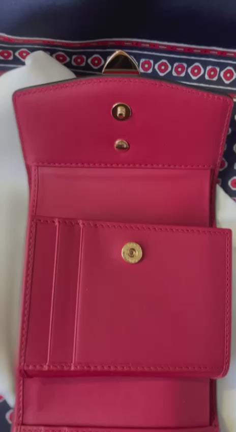 GUCCI Web Stripe Leather Wallet – Red with Gold Clasp